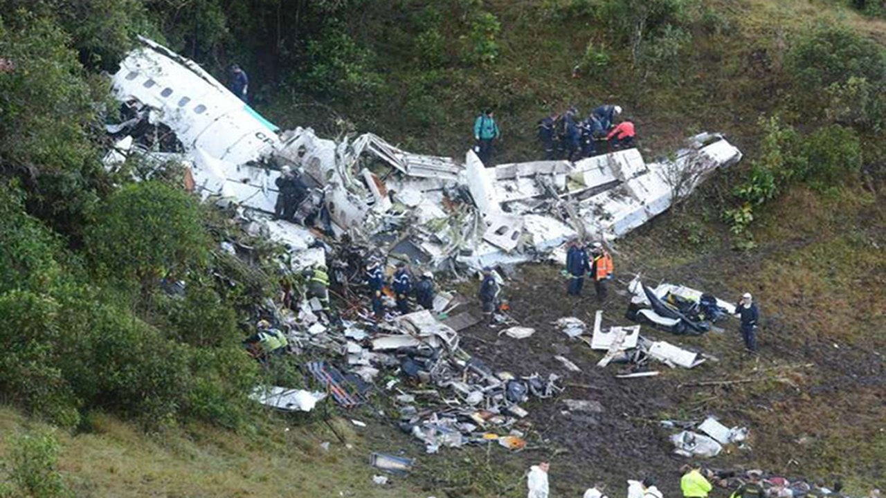 Avião da Chape tinha combustível limitado e excesso de peso