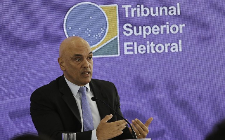 Lula defende STF após EUA cancelarem visto de Moraes