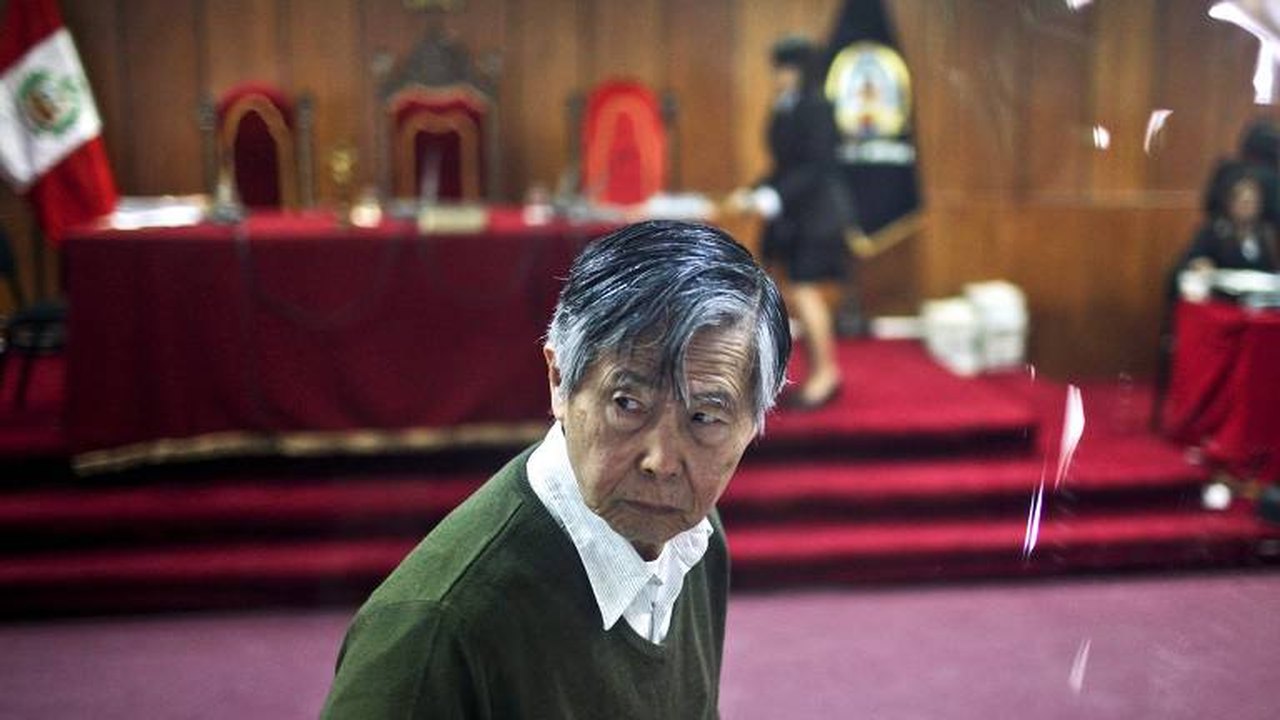 Ex-ditador Alberto Fujimori tenta reescrever sua história no TikTok