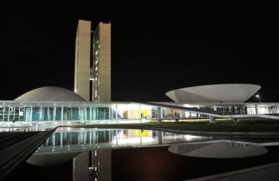 Renan divulga nota pública sobre decisão do STF