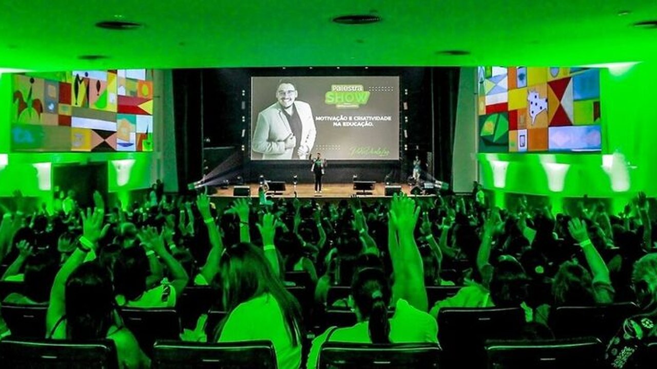 Abertura da Jornada Pedagógica de Penedo lota Centro de Convenções