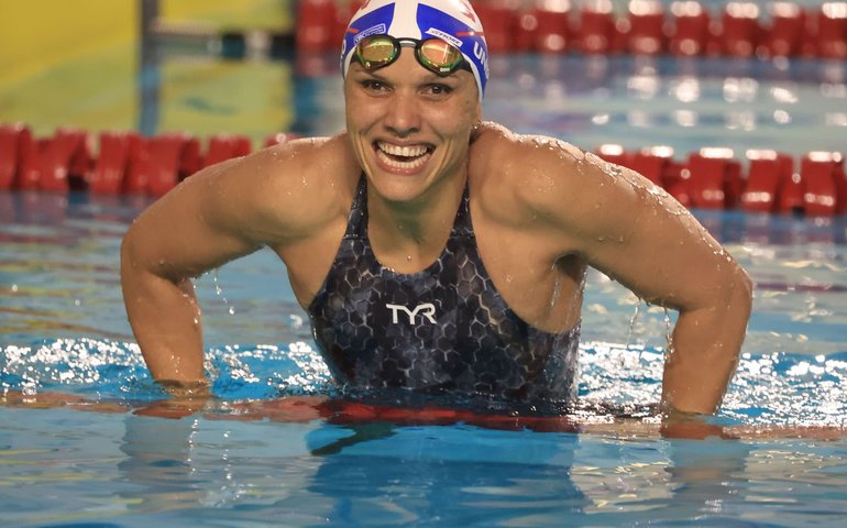 Carol Santiago é ouro em etapa do World Series de natação paralímpica
