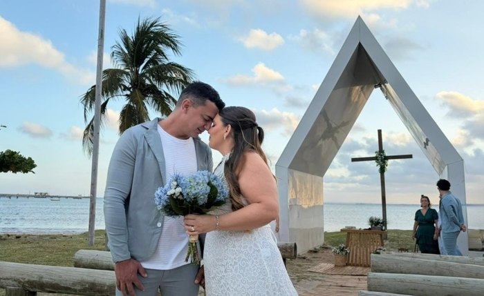 Casal encontrou em Maceió o cenário ideal para realizar o sonho de casar em frente ao mar