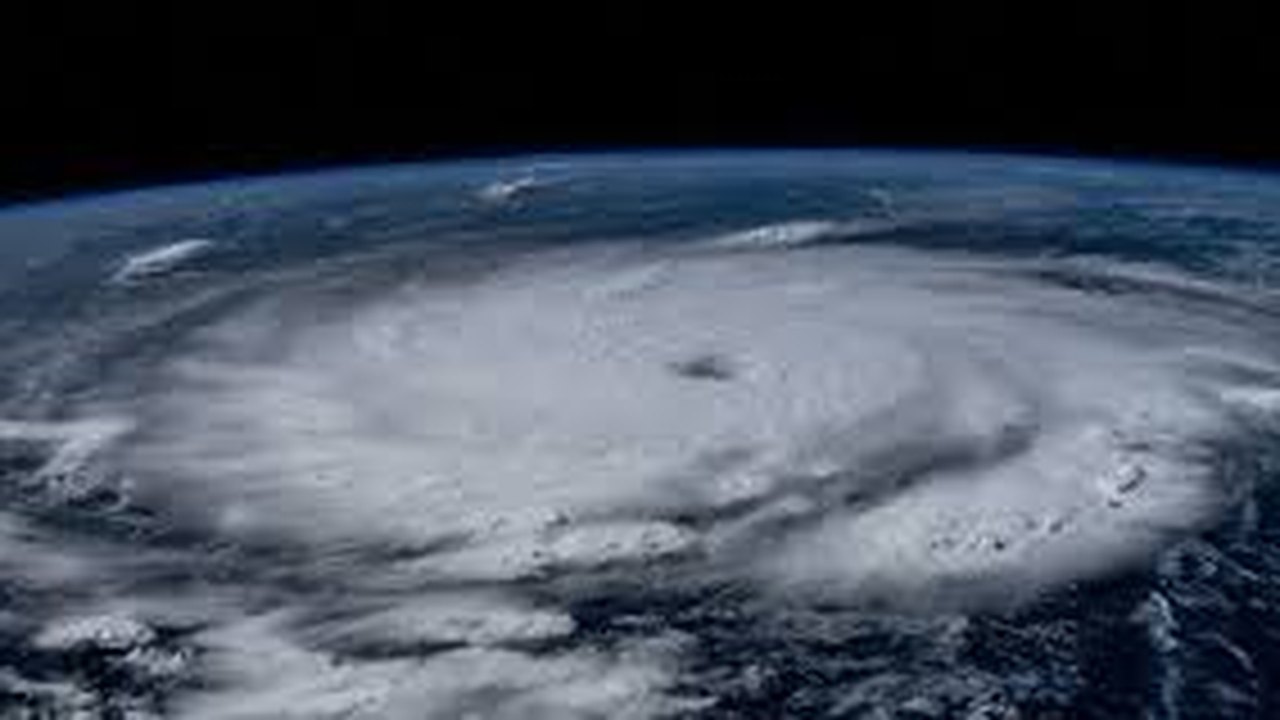 Tempestade tropical Beryl derruba energia de quase 3 milhões de residências e empresas