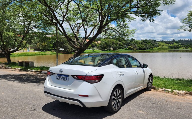 Nissan Sentra 2025 enfrenta os desafios no mercado de sedãs