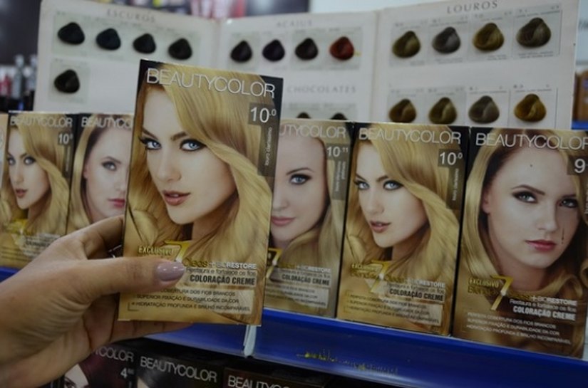 Dermatologista explica quais os cuidados ao descolorir os cabelos