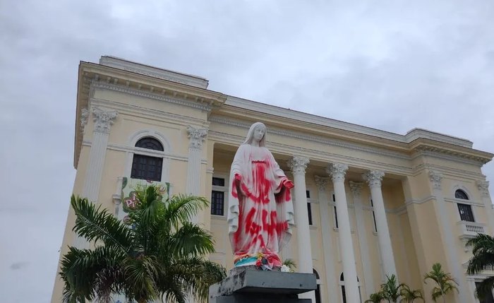 Imagem de santa vítima de pichação em Jaraguá