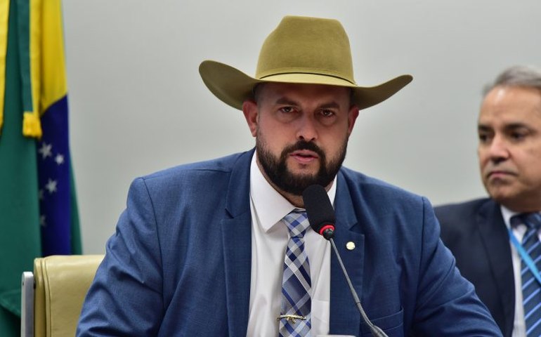 Comissão aprova regras diferenciadas para transporte de cargas perigosas por produtores rurais