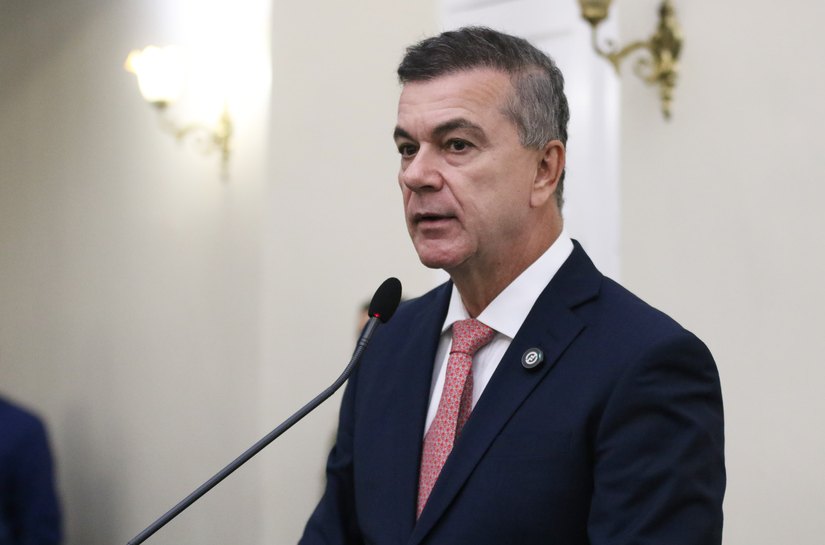 Ronaldo Medeiros critica ação da Prefeitura que interditou totens de segurança do Estado
