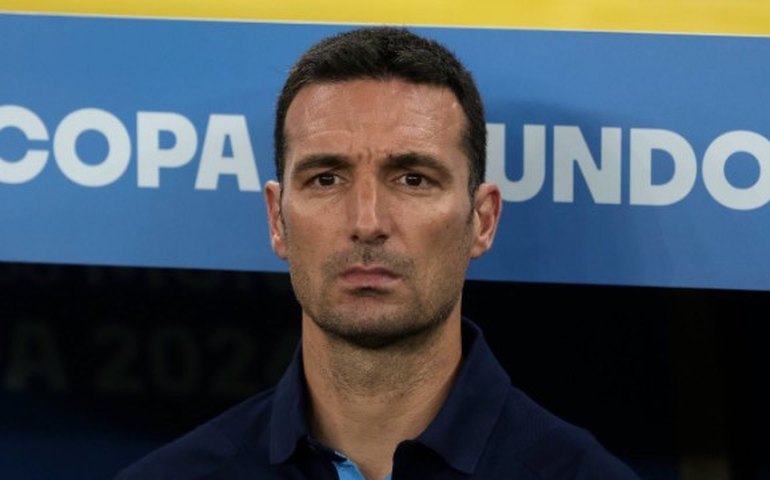 Scaloni exalta grupo após perder medalhões para escalar Argentina: 'Jogar com melhor que temos'