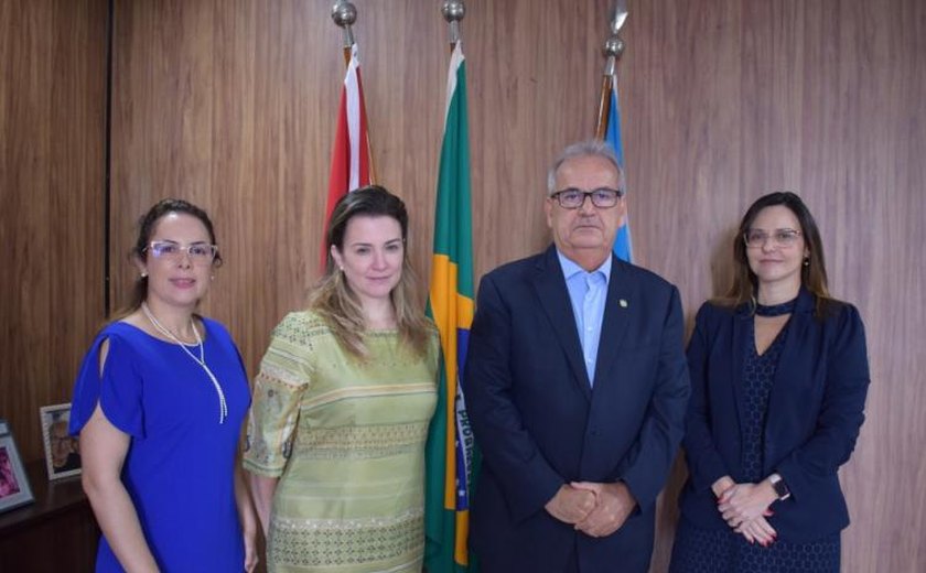 Presidente do TCE/AL recebe visita da nova superintendente da Polícia Federal em Alagoas