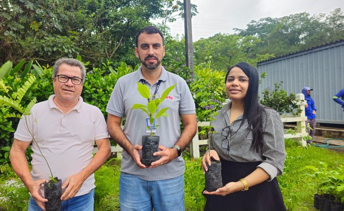 Yuri Barbosa, Alfredo Ferro e a coordenadora de Educação Ambiental Marília Batista