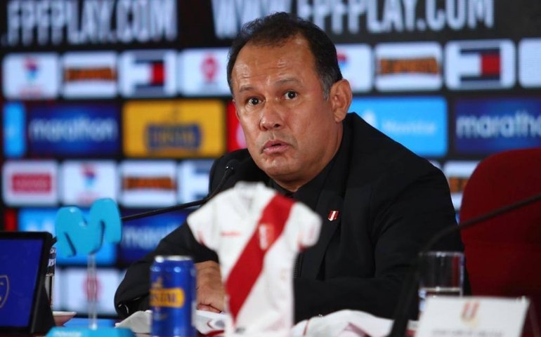 Novo técnico do Peru é apresentado e chega falando em recolocar seleção na Copa