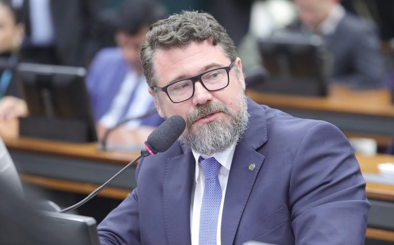 Deputado diz que é autista e que não entendeu o que acontecia para evitar suspensão por motim