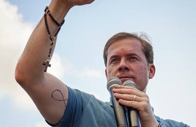 Lei que protege animais em desastres é avanço histórico, diz Marx Beltrão citando tragédia provocada pela Braskem em Maceió