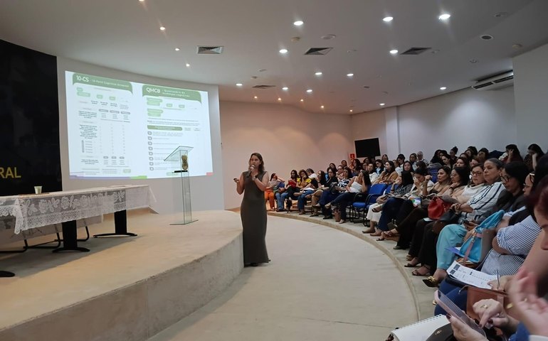 Saúde promove oficina sobre acompanhamento da pessoa idosa com demência