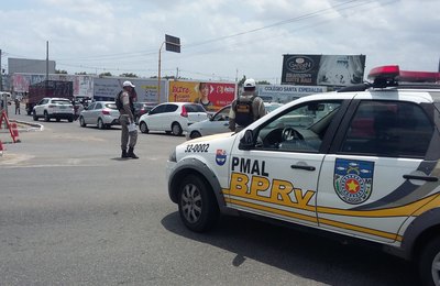 Operação integrada SMTT/BPRv apreende dezenas de veículos irregulares em Arapiraca