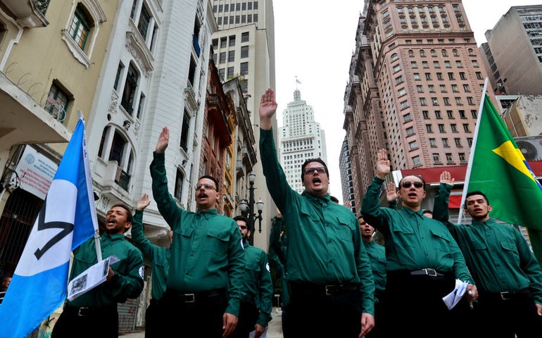 Livro faz ‘ponte’ entre bolsonarismo, fascismo e integralismo