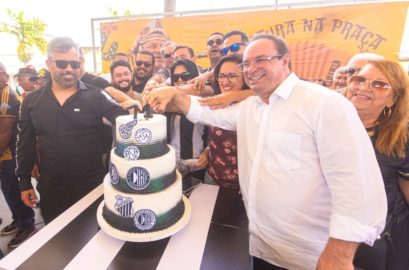 Prefeito Luciano parabeniza torcedores e diretoria do ASA pelos 71 anos de história