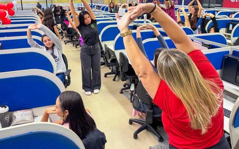 UNINASSAU Maceió leva cinesioterapia para os colaboradores da AlmavivA