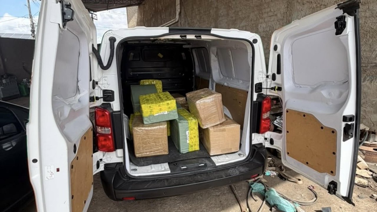 Fiscalização da Sefaz identifica 75 kg de drogas e mil cigarros eletrônicos em Arapiraca