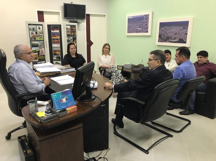 Arapiraca: Teófilo recebe presidente do Movimento Alagoas Competitiva