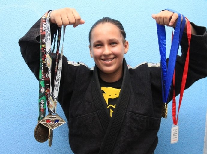 Estudante de Girau do Ponciano é campeã alagoana de jiu-jitsu