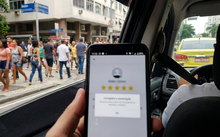 Uber libera avaliação de 6 estrelas em referência à busca do Brasil pelo hexa