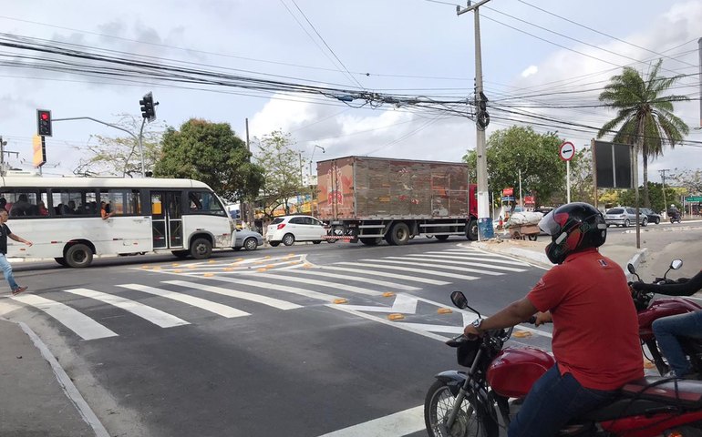 Prefeitura entrega contorno de quadra na Bomba do Gonzaga
