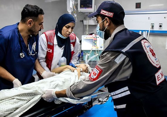 Médicos encontram parentes entre os mortos que chegam aos hospitais de Gaza