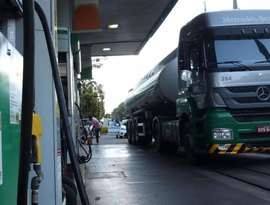 Governo anuncia medidas para reduzir preço dos combustíveis, incluindo tributo zero na gasolina