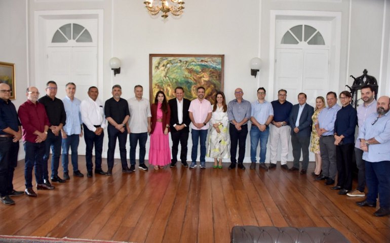 Paulo Dantas reúne setor atacadista durante almoço no Palácio