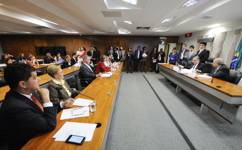 Comissão mista aprova MP do Ensino Médio