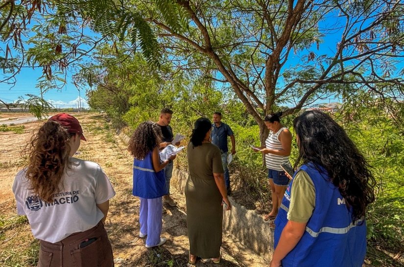 Moradores do São Jorge participam de 'Caminhada Exploratória' para planejar área pública do bairro