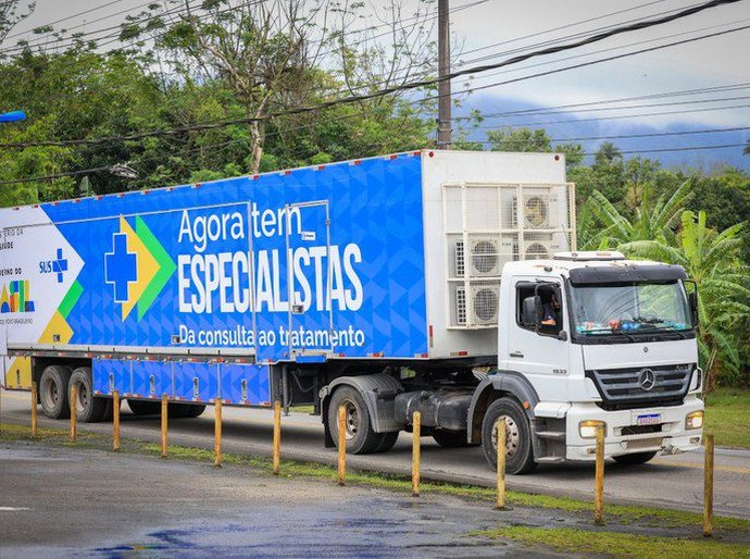 Agora Tem Especialistas: carretas levam exames de câncer para mulheres em todo o País