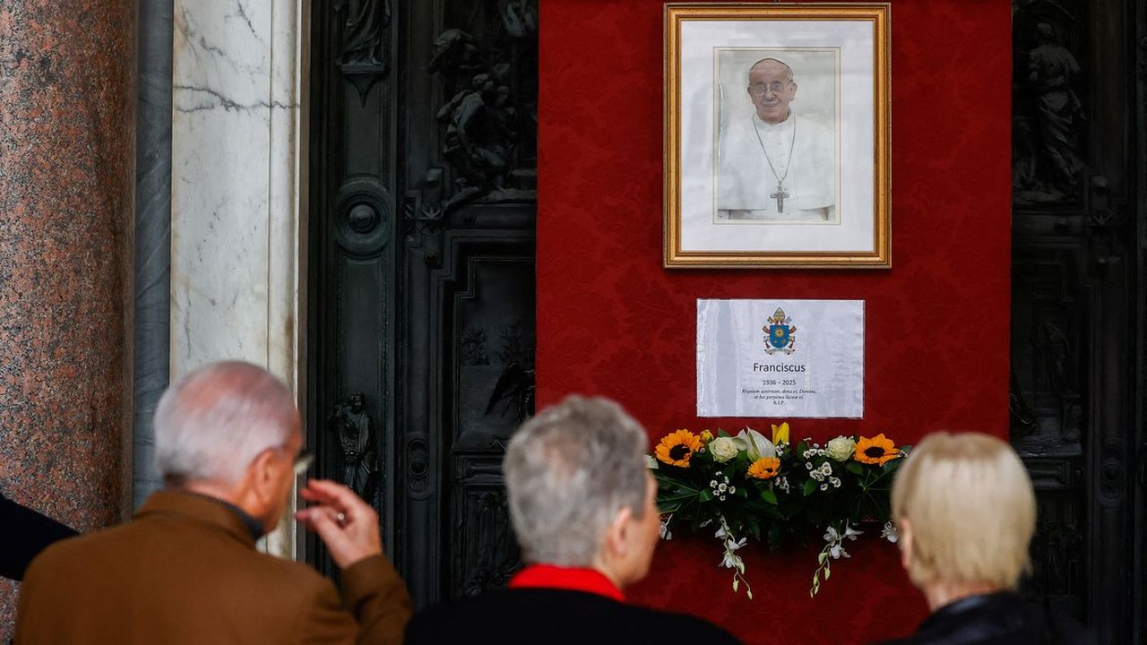 Vaticano exalta papado de Francisco por sua ação em favor dos pobres