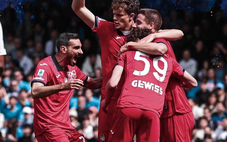 Napoli perde em casa para Atalanta e se distancia de briga por vaga na Liga dos Campeões