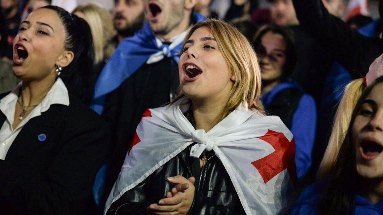 Mikheil Kavelashvili é eleito presidente na Geórgia