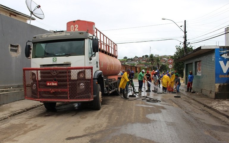 Cooperativa promove mutirão para ajudar população afetada pelas chuvas em Alagoas