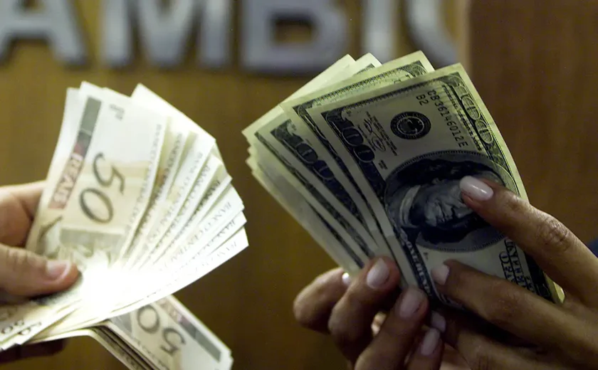 Dólar encerra acima de R$ 6,00 pela primeira vez na história