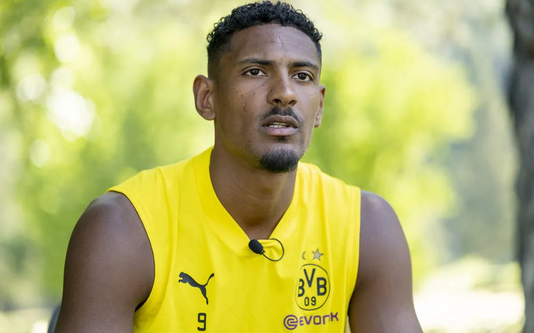 Haller usa CT do Ajax para voltar a treinar três meses após diagnóstico de tumor