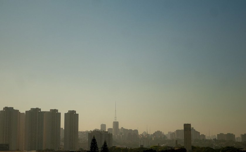 Onda de calor atinge todas as regiões do país, e temperaturas podem chegar a 45ºC