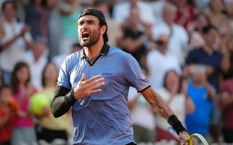 Berrettini bate algoz de Sinner e segue sonhando com título de Roland Garros
