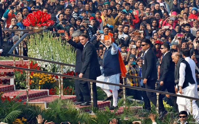 Jamais pediria ajuda a Trump, diz Bolsonaro sobre brasileiros deportados