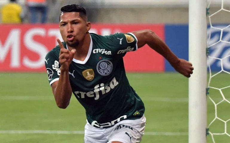 Rony iguala Pelé e Zico e reassume artilharia do Palmeiras na Libertadores