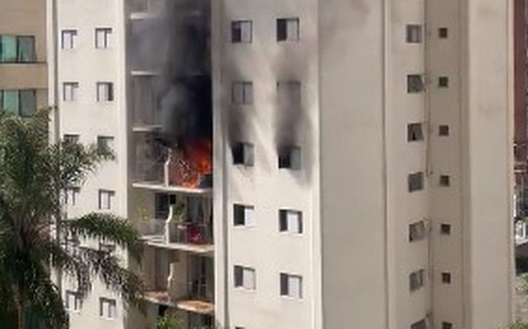 Incêndio atinge prédio na zona sul de SP; vítima salta de 6º andar para tentar escapar do fogo