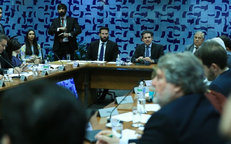 Líderes devem avaliar hoje isenção do IR até R$ 5 mil, diz Motta