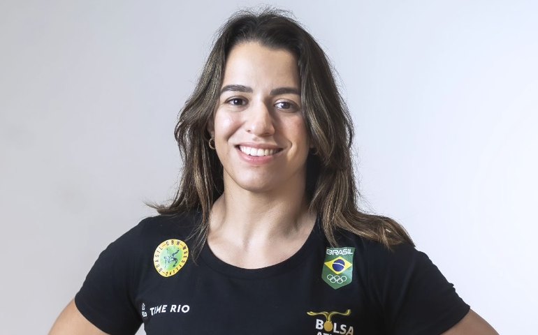 Giullia Penalber vence alemã na repescagem e tenta bronze inédito no wrestling em Paris-2024