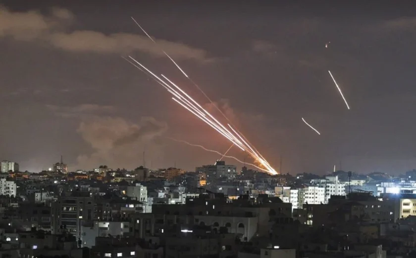 
Domo de Ferro de Israel abate 50 foguetes do Hezbollah; escalada de ataques preocupa autoridades