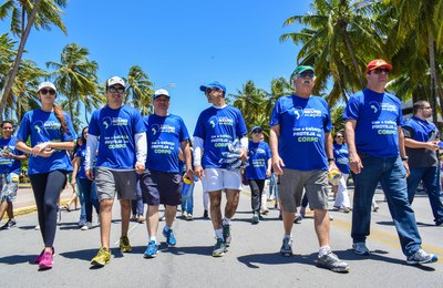 Caminhada na orla marca abertura da Semana Neuro